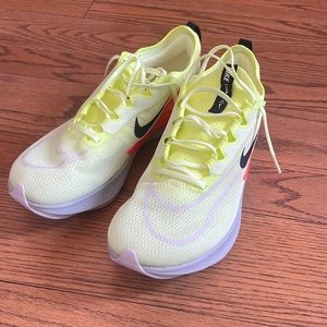Nike Men's Flyknit Zoom Fly 4. Size 11. Worn once on the treadmill.